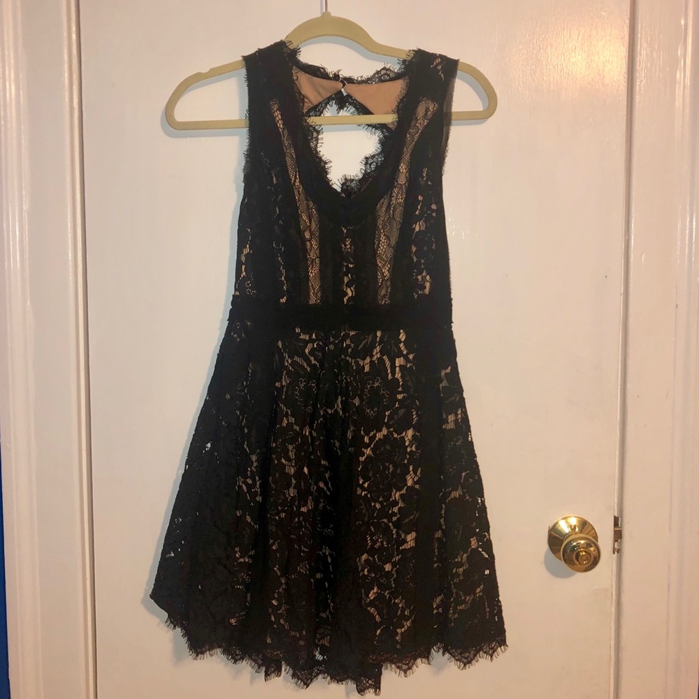 Heartloom Nude and Black Dress - Picture 3 of 6